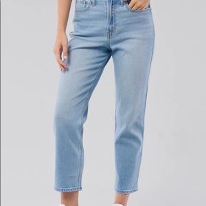 Hollister Ultra High Rise Mom Jeans Medium Wash 5R